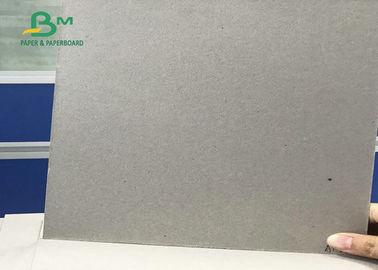 पैकिंग बॉक्स के लिए अनोखे डबल पक्षीय नालीदार मध्यम पेपर रीसाइक्लिंग पल्प टुकड़े टुकड़े ग्रे बोर्ड
