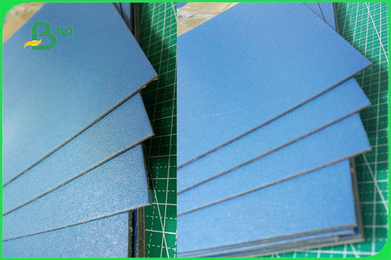 क्रिसमस उपहार बक्से के लिए FSC रंगीन चमकदार वार्निश कठोर पेपरबोर्ड 2.0 मिमी