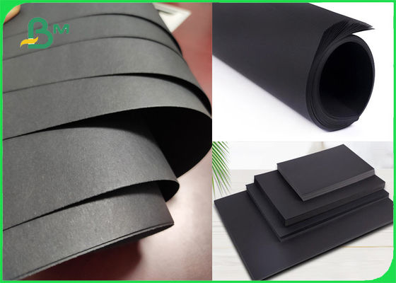 पैकेजिंग और रैपिंग के लिए आकार कस्टम 150gsm ठोस काले क्राफ्ट पेपर
