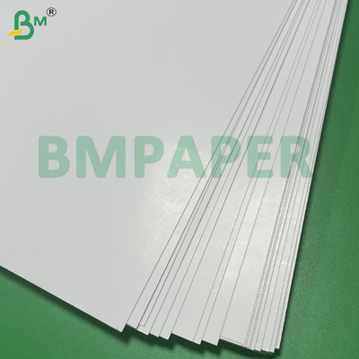 280gsm-330gsm उच्च शक्ति चमकदार सतह खेल कार्ड स्टॉक 50x70 सेमी ब्लू कोर C2S मनोरंजन खेल के लिए खेल कार्ड कागज