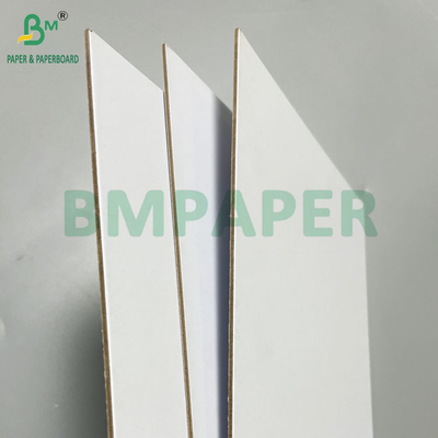 इनडोर पीओएस डिस्प्ले बोर्ड के लिए उच्च कठोरता 2 मिमी 2.5 मिमी वुड पल्प व्हाइट कार्डबोर्ड