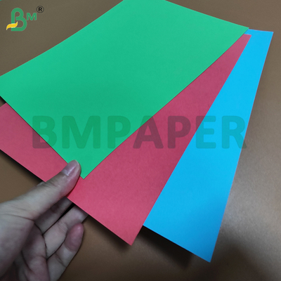 250gsm 300gsm बिना कोटिंग वाला रंगीन ब्रिस्टल पेपर बोर्ड ग्रीटिंग कार्ड के लिए 61 x 86 सेमी