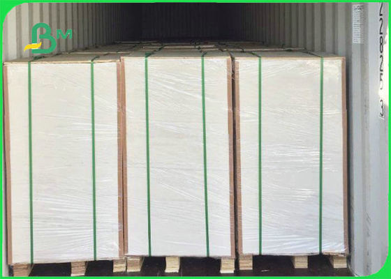 कॉस्मेटिक बॉक्स के लिए 61 * 61 सेमी 1.5 मिमी 2.0 मिमी एफएससी और एसजीएस डुप्लेक्स बोर्ड व्हाइट बैक