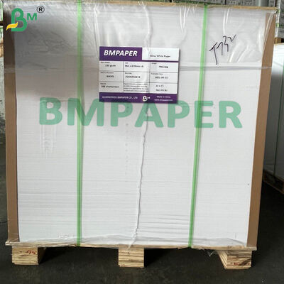 310gsm ब्लैक कोर प्लेइंग कार्ड पेपर लिनन एम्बोस्ड फिनिश बेहतर कठोरता और स्थायित्व